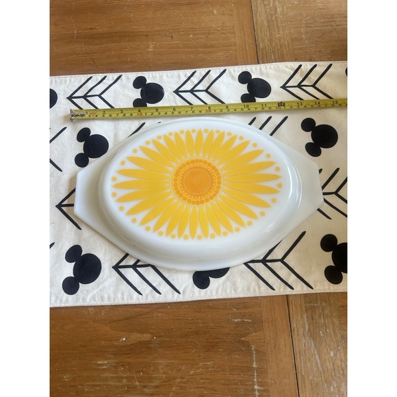 VTG Pyrex Sunflower Daisy Orange Yellow  Oval White Glass LID ONLY Some Fading - Picture 1 of 3